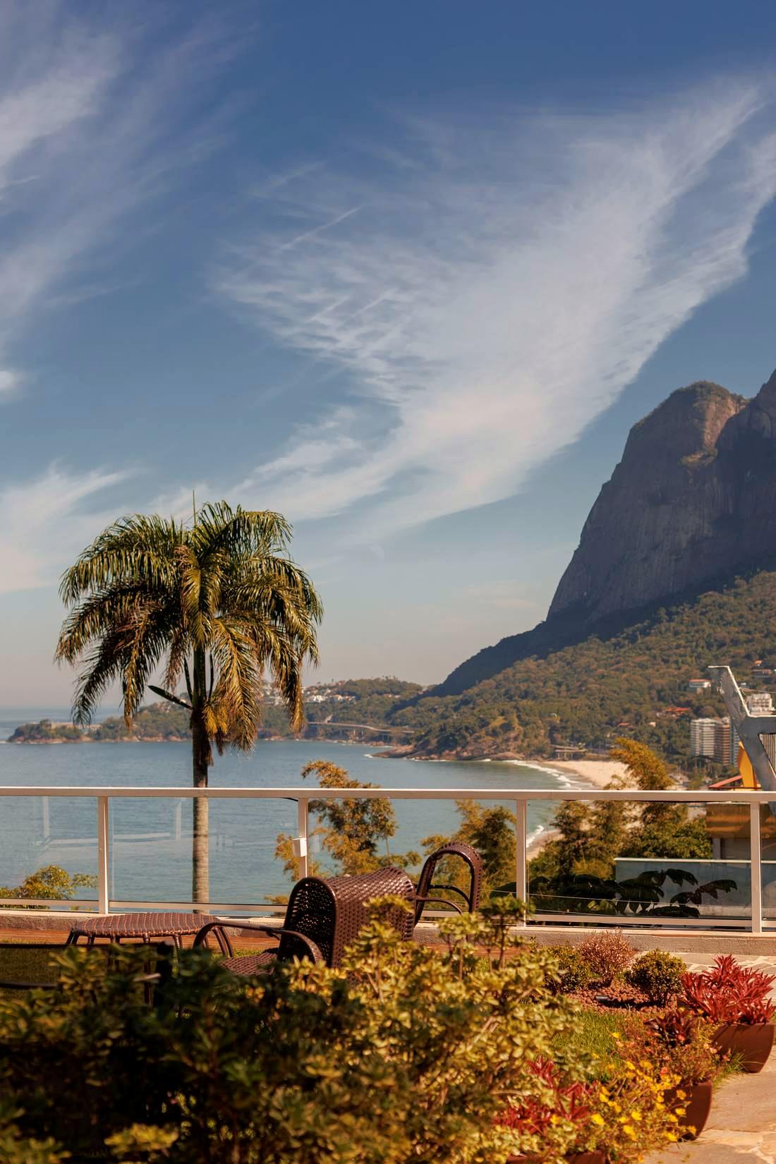 Vista da praia de São Conrado e da Pedra da Gávea