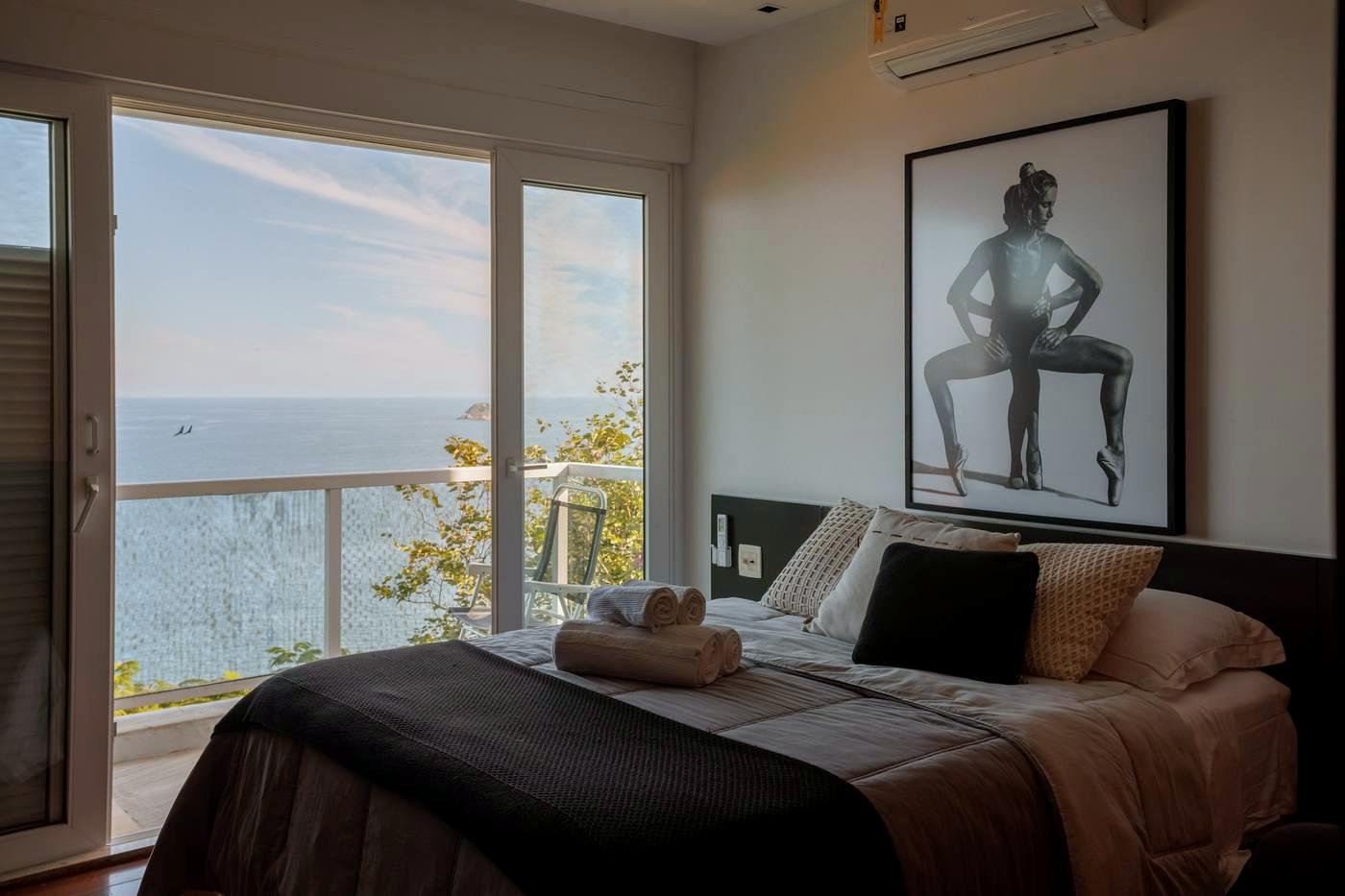 Suíte Júnior com varanda e vista para o mar